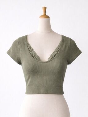 🌼 3/$15 Aerie Superchill Ribbed Lace Short Sleeve Crop Top in Sage Green M